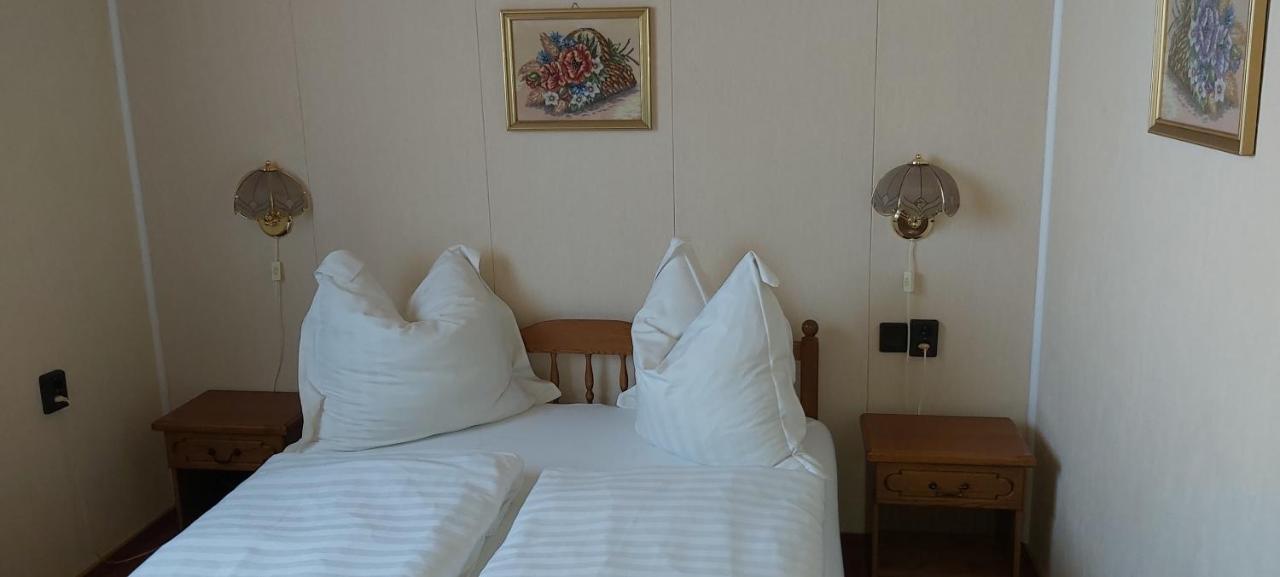 Holp Panzio Hotel Balatonfoldvar Bagian luar foto
