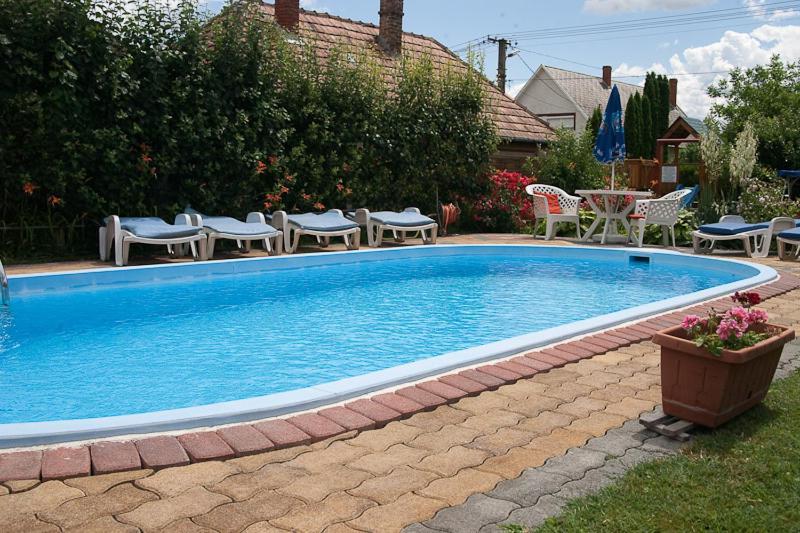 Holp Panzio Hotel Balatonfoldvar Bagian luar foto