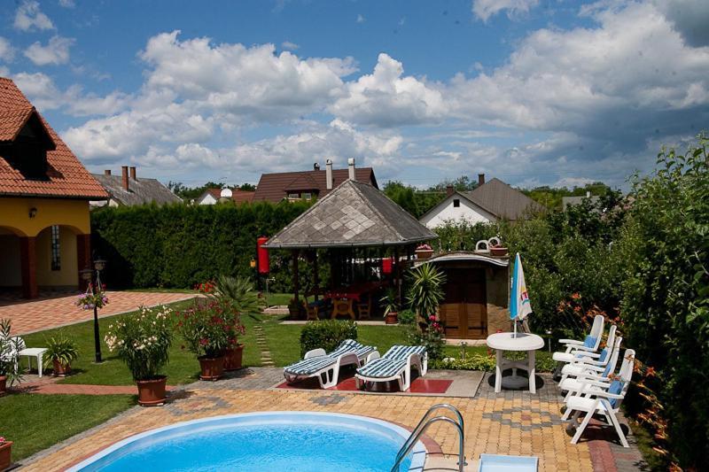 Holp Panzio Hotel Balatonfoldvar Bagian luar foto