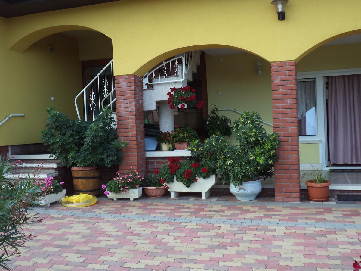 Holp Panzio Hotel Balatonfoldvar Bagian luar foto