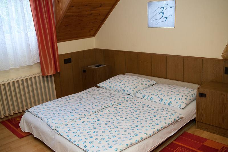 Holp Panzio Hotel Balatonfoldvar Bagian luar foto