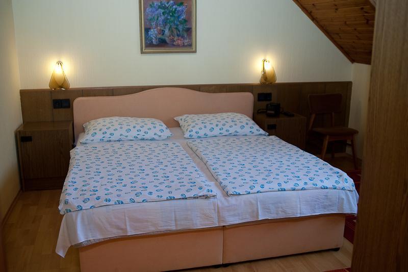Holp Panzio Hotel Balatonfoldvar Bagian luar foto
