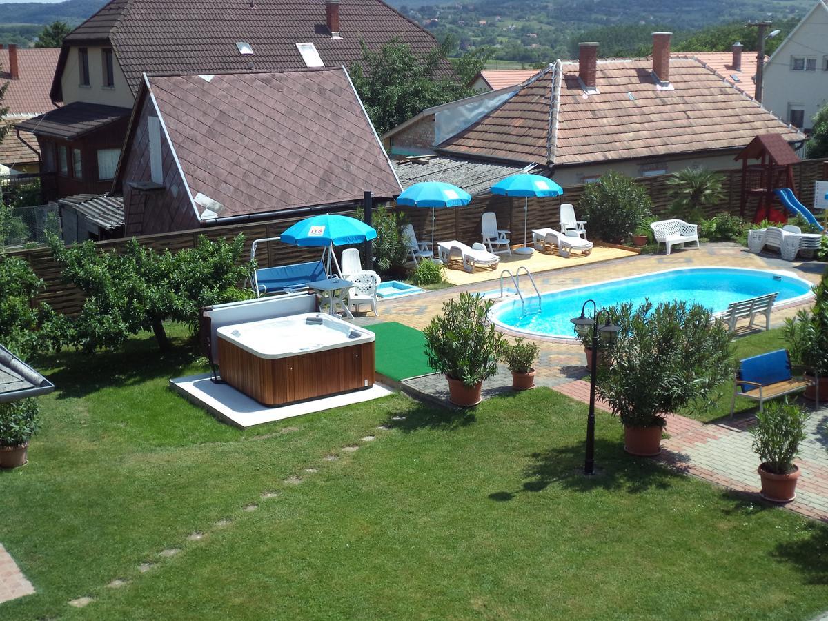 Holp Panzio Hotel Balatonfoldvar Bagian luar foto