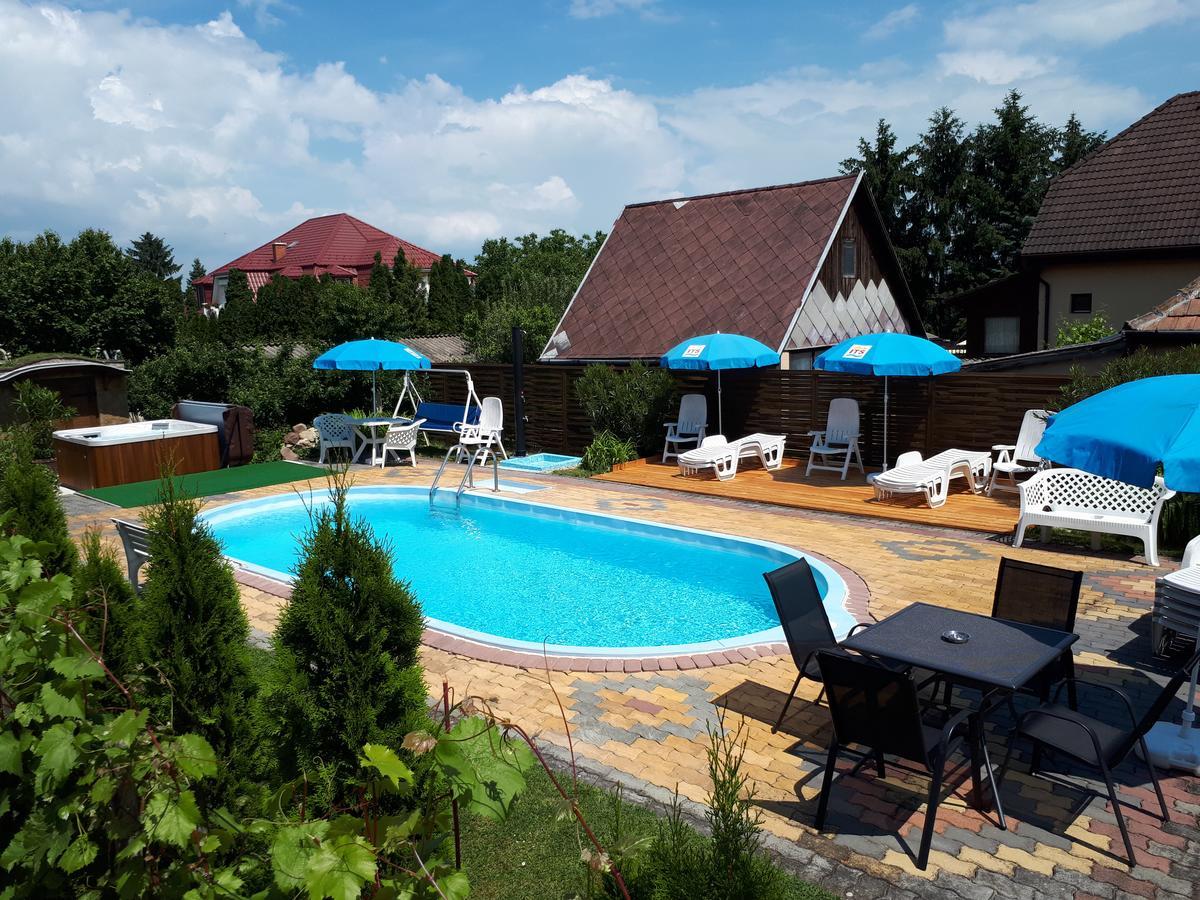 Holp Panzio Hotel Balatonfoldvar Bagian luar foto